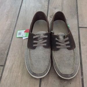 NWT sanuk boat shoes